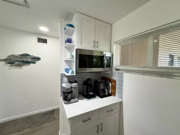 Palm Springs, FL 33461,2811 S Garden DR 209