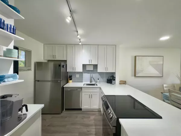 Palm Springs, FL 33461,2811 S Garden DR 209