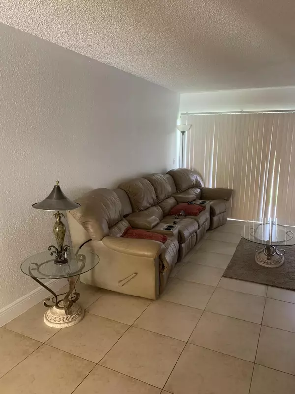 West Palm Beach, FL 33411,1482 Lake Crystal DR C