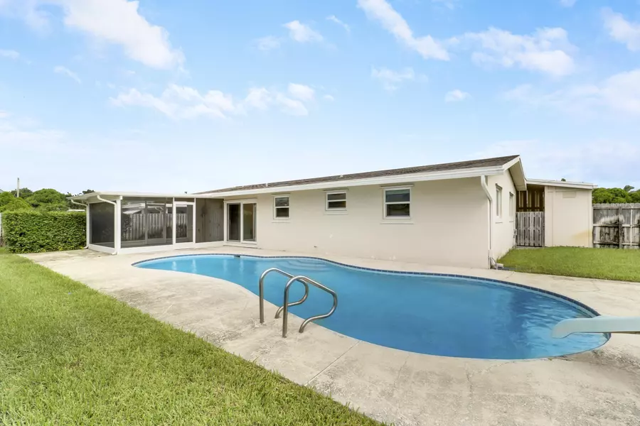 1362 Berkshire DR, West Palm Beach, FL 33406