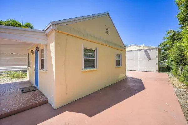 Lantana, FL 33462,117 Mayfield RD