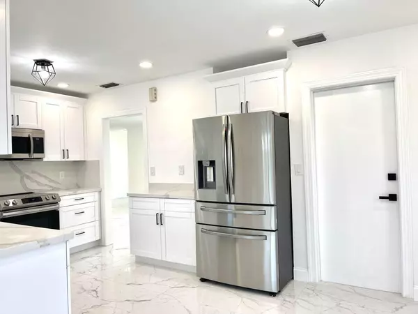 Boca Raton, FL 33486,861 NW 7th ST