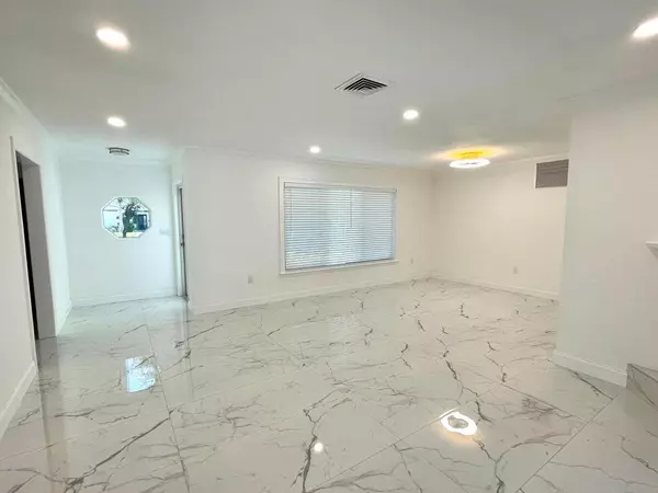 Boca Raton, FL 33486,861 NW 7th ST