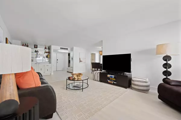 South Palm Beach, FL 33480,3520 S Ocean BLVD L306