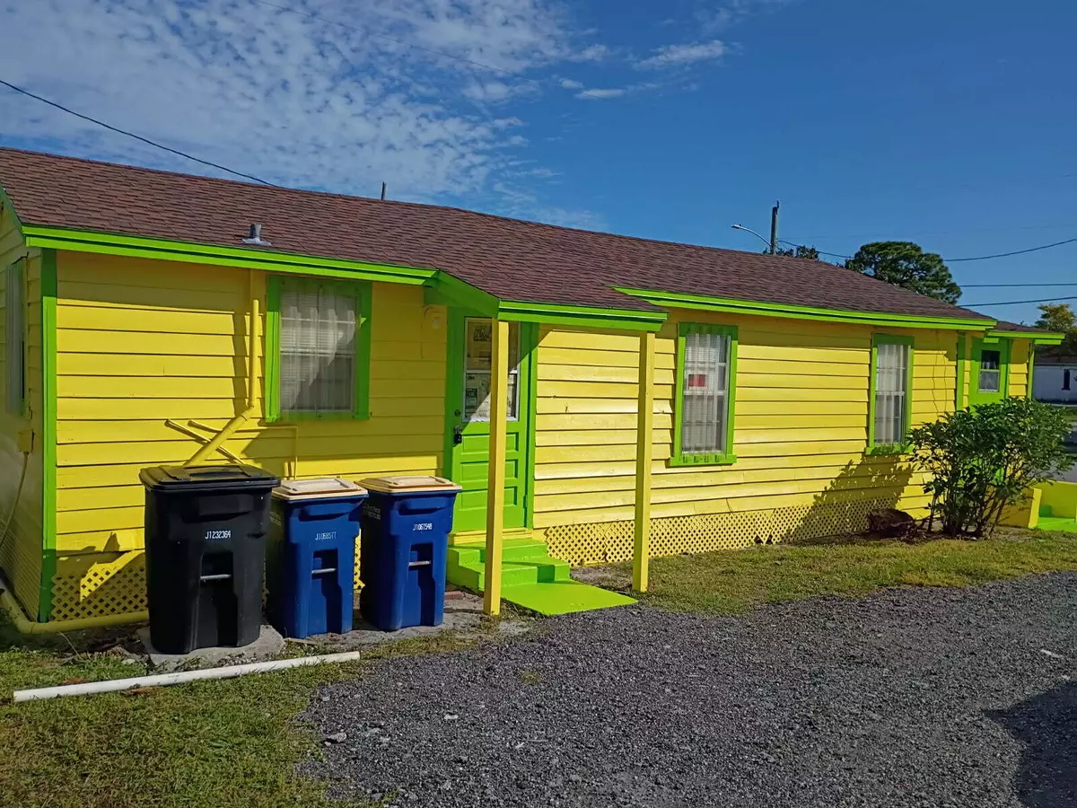 Fort Pierce, FL 34950,713 N 19th ST