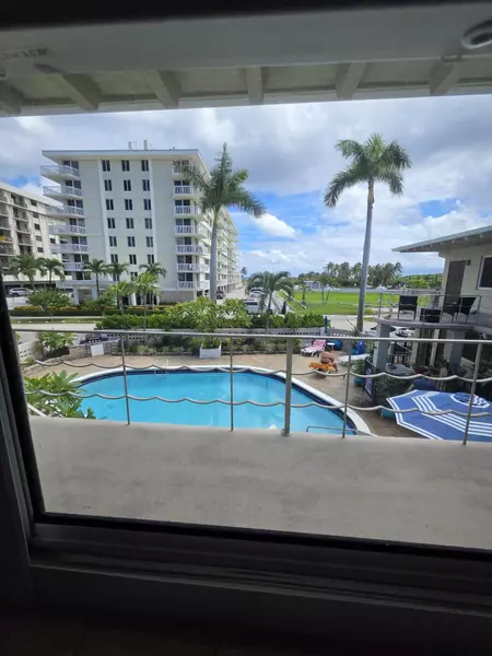 100 Cascade LN 7, Palm Beach Shores, FL 33404