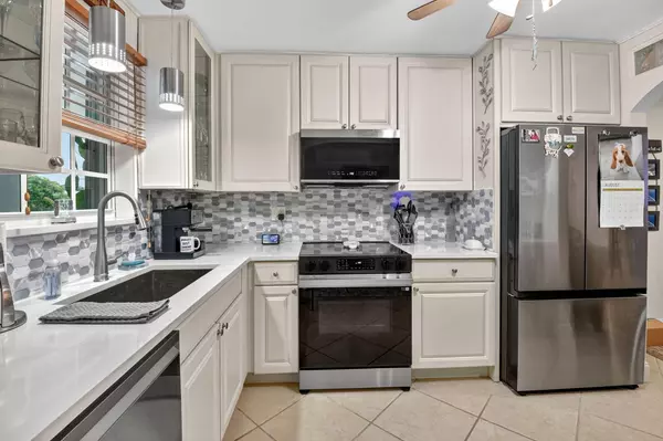 Boca Raton, FL 33487,769 Jeffery ST 2-203