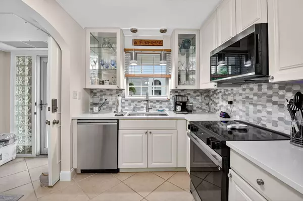 Boca Raton, FL 33487,769 Jeffery ST 2-203