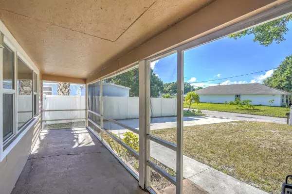 Fort Pierce, FL 34950,1204 Easter AVE