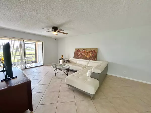 Lake Worth, FL 33467,7590 Tahiti LN 101