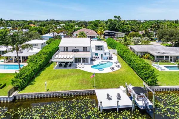 7150 W Lake DR, Lake Clarke Shores, FL 33406