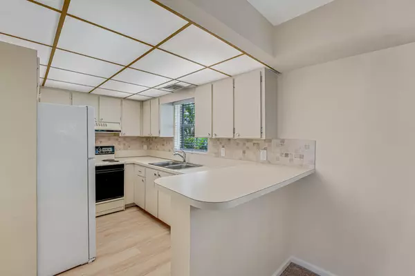 North Palm Beach, FL 33408,135 Shore CT 203