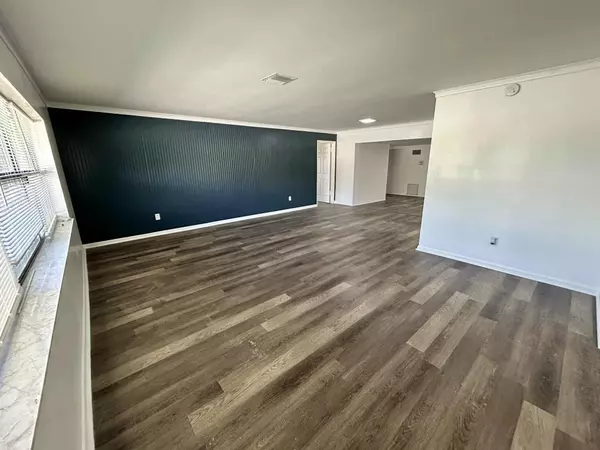 Port Saint Lucie, FL 34983,356 SE Prima Vista BLVD