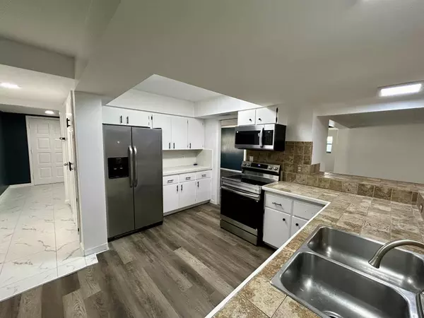 Port Saint Lucie, FL 34983,356 SE Prima Vista BLVD