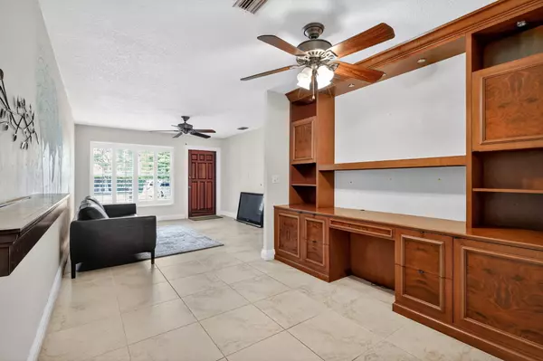 West Palm Beach, FL 33405,210 Seville RD