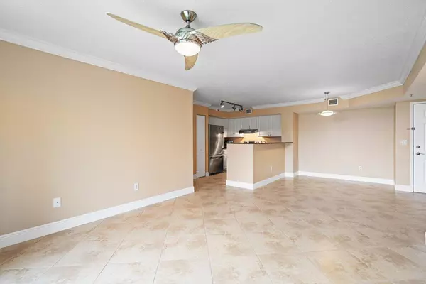 Hypoluxo, FL 33462,135 Yacht Club WAY 206