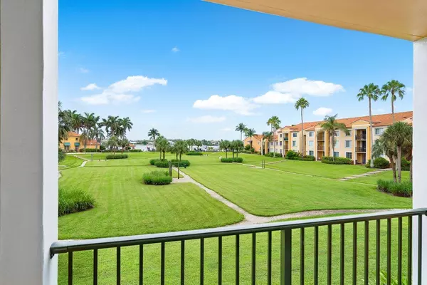 Hypoluxo, FL 33462,135 Yacht Club WAY 206