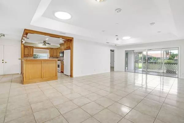 Boca Raton, FL 33428,9044 Pine Springs DR