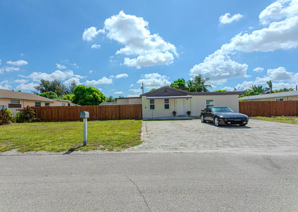 West Palm Beach, FL 33406,696 Neptune ST