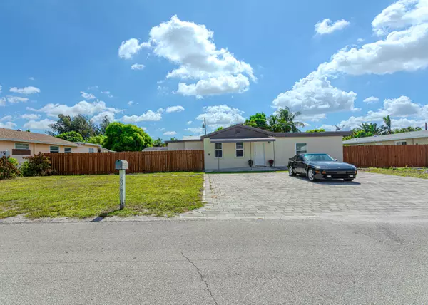 696 Neptune ST, West Palm Beach, FL 33406