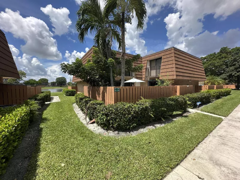 246 Charter WAY, West Palm Beach, FL 33407