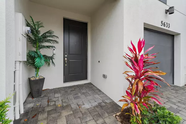 West Palm Beach, FL 33407,5633 Mentmore DR