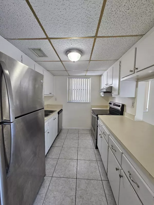 West Palm Beach, FL 33401,1880 N Congress AVE 310