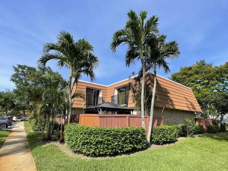 2880 S Waterford DR 11, Deerfield Beach, FL 33442