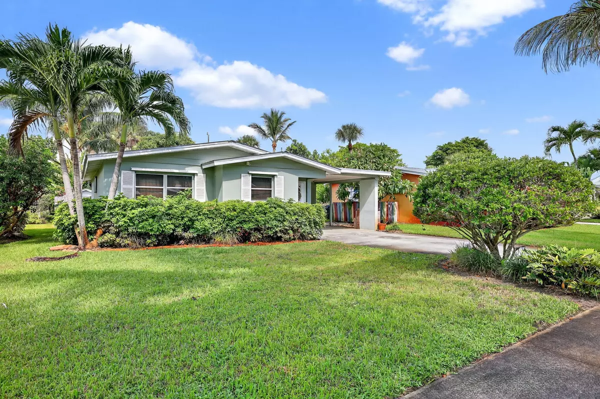 Stuart, FL 34996,262 SE Monterey AVE