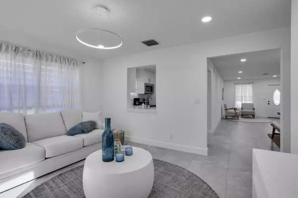 Delray Beach, FL 33483,604 SE 4th AVE