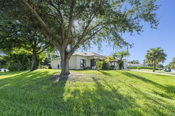 1302 Coverbrook LN, Sebastian, FL 32958