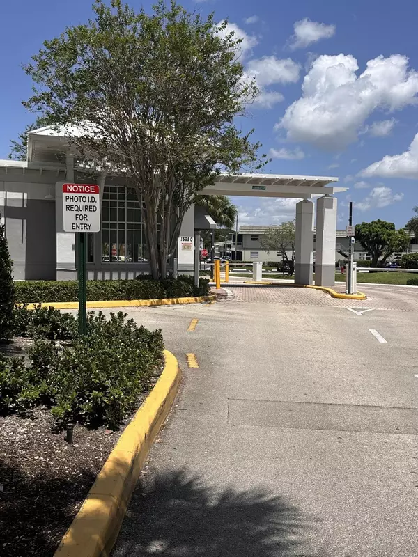 Delray Beach, FL 33484,750 Burgundy P