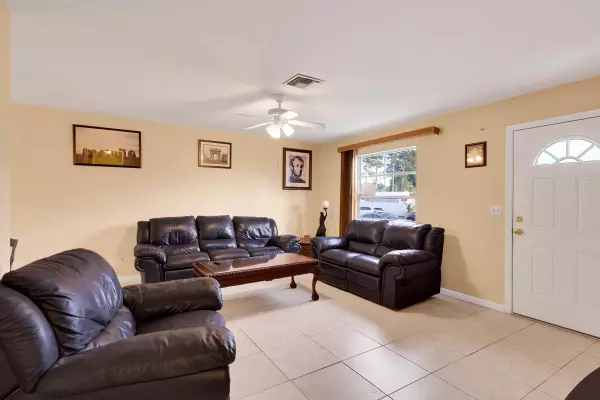 Port Saint Lucie, FL 34984,113 SW Starfish AVE