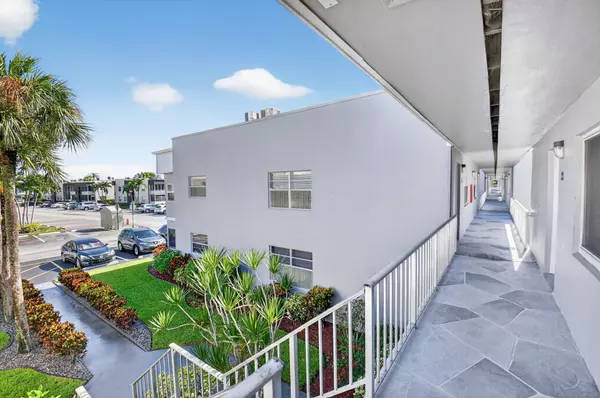 Delray Beach, FL 33484,184 Burgundy D