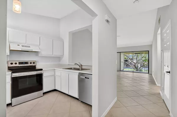 3939 NE 5th AVE F203, Boca Raton, FL 33431