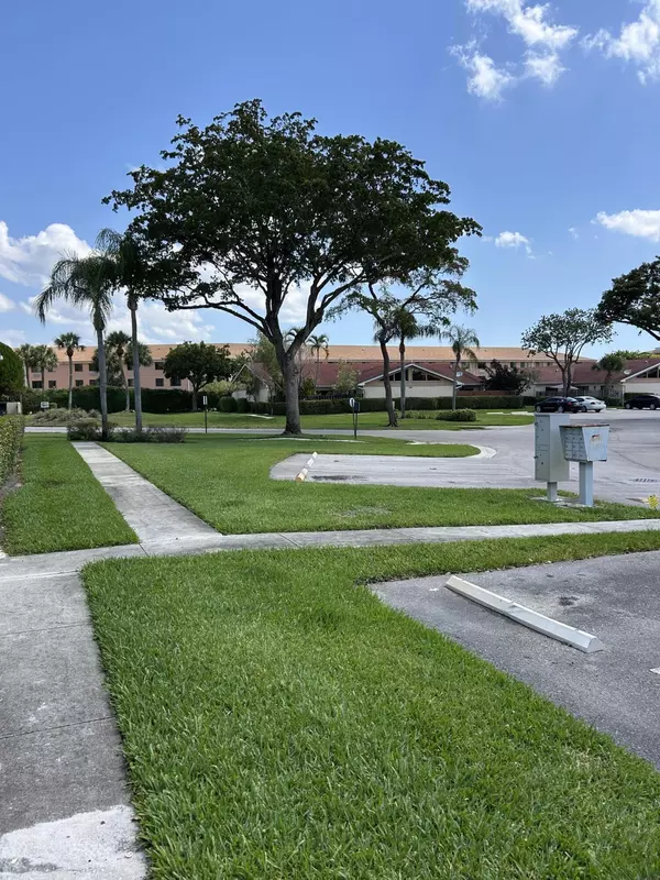 West Palm Beach, FL 33409,4393 Woodstock Drive DR C