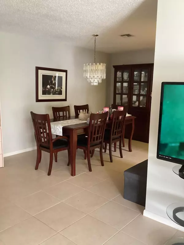 Fort Pierce, FL 34982,1225 S Lakes End DR A