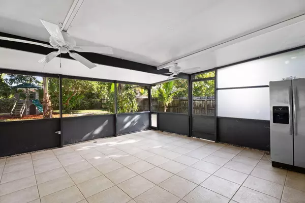 Lantana, FL 33462,607 W Perry ST
