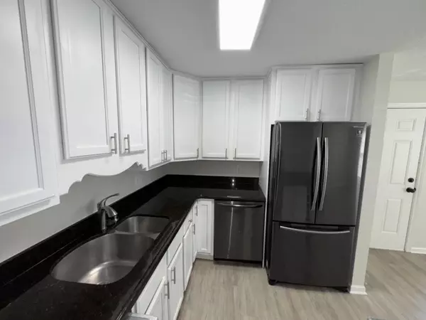 Lake Worth Beach, FL 33460,102 N Lakeside DR 1