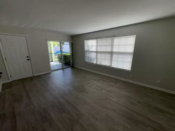 Lake Worth Beach, FL 33460,102 N Lakeside DR 1