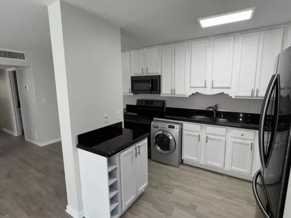 Lake Worth Beach, FL 33460,102 N Lakeside DR 1