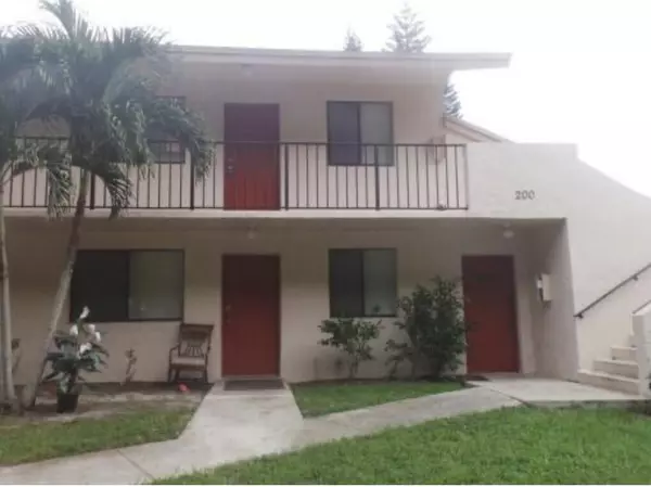 200 Nottingham CIR J, Greenacres, FL 33463