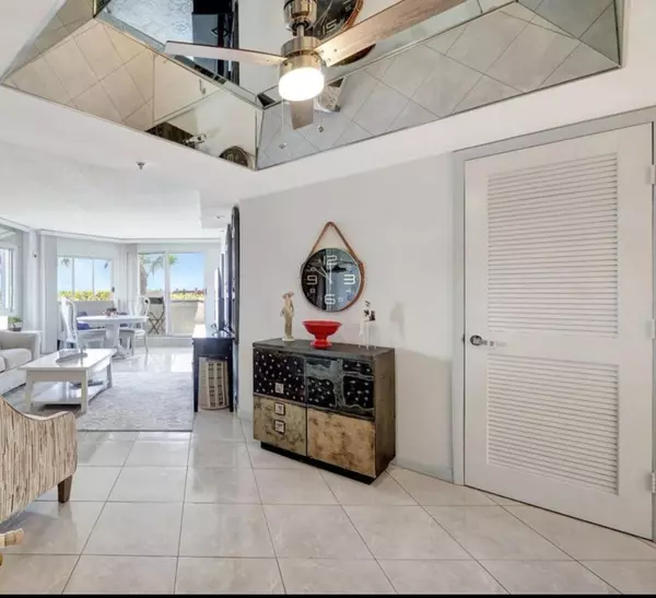 Fort Pierce, FL 34949,3870 N N Highway A1a 101