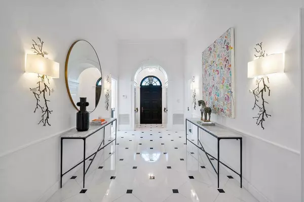 Palm Beach, FL 33480,100 Regents Park RD