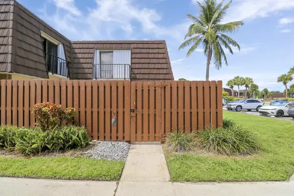 Stuart, FL 34997,5925 SE Riverboat DR 603