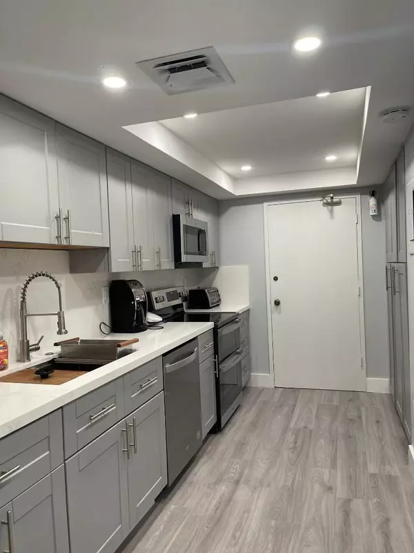 Aventura, FL 33160,18061 Biscayne BLVD 1202