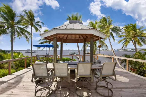 Jensen Beach, FL 34957,90 NW Alice ST