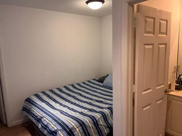 Riviera Beach, FL 33404,967 Tortuga LN