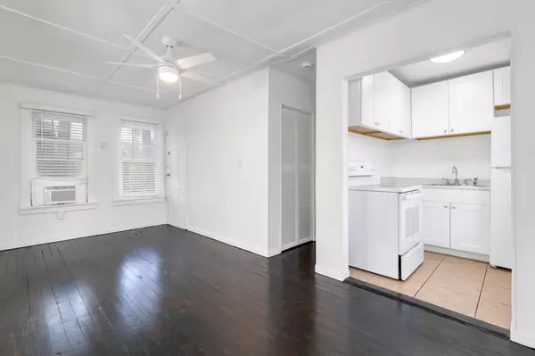 West Palm Beach, FL 33405,3901 Washington RD Upstairs Apartment