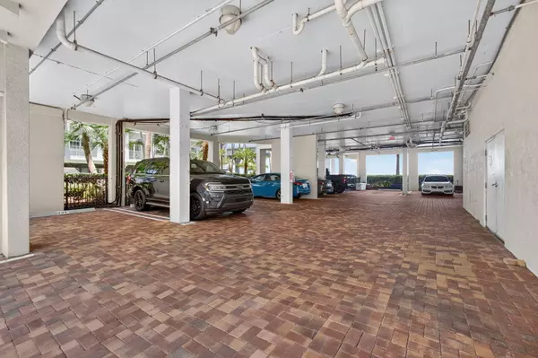 Stuart, FL 34994,275 NW Flagler AVE 204